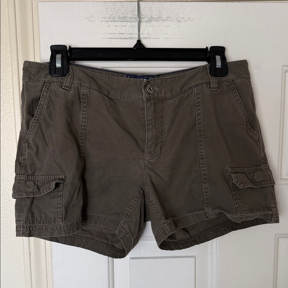 The North Face Women's Cargo Shorts - Olive